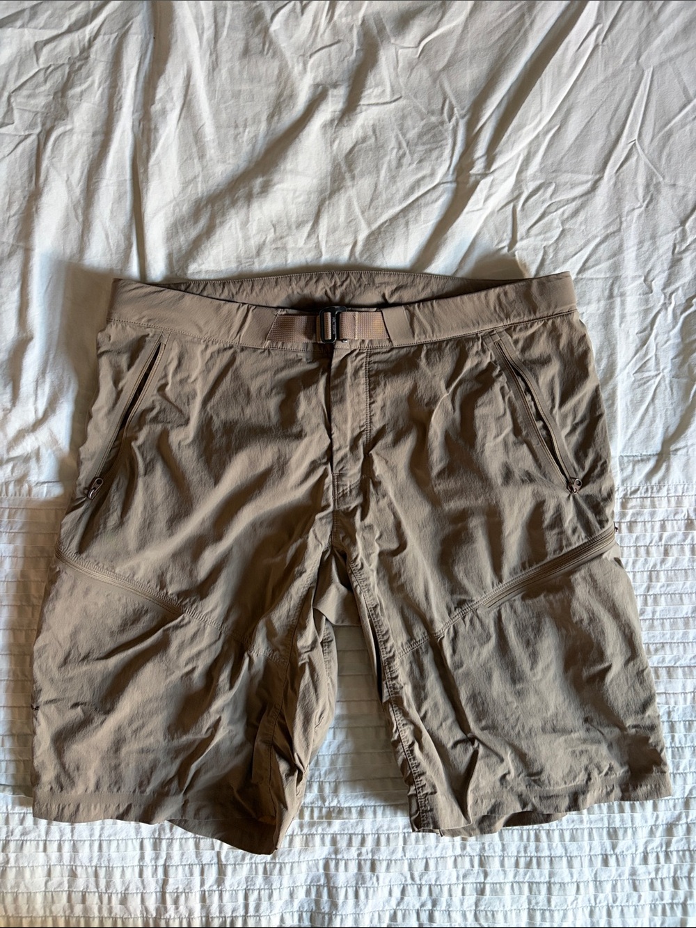 Arc'teryx Men's Cargo Shorts - khaki